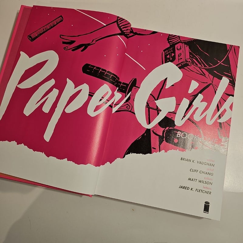 Paper Girls Deluxe Edition Volume 1