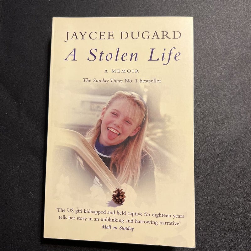 洋書　ペーパーバック　a stolen life/jaycee dugard A Stolen Life: A Memoir: Dugard, Jaycee, Dugard, Jaycee