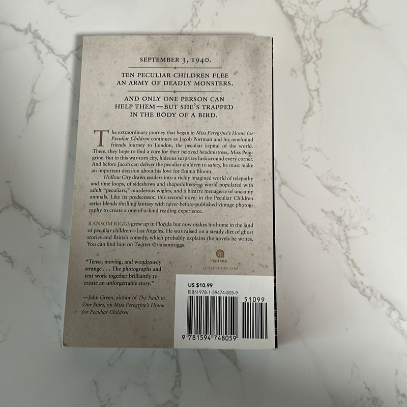 Hollow City by Ransom Riggs, Paperback | Pangobooks