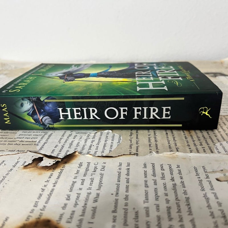 Heir of Fire - Sarah J. Maas (Bloomsbury, 2014) OOP trade paperback edition