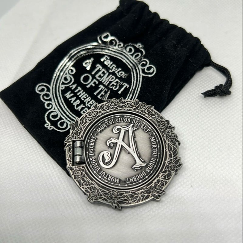 Fairyloot: Replica Pin