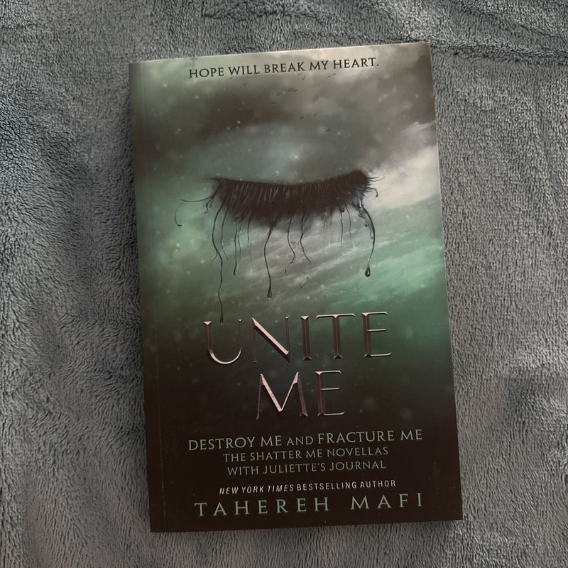 Shatter Me Three-Book Box Set by Tahereh Mafi - 9781761470264