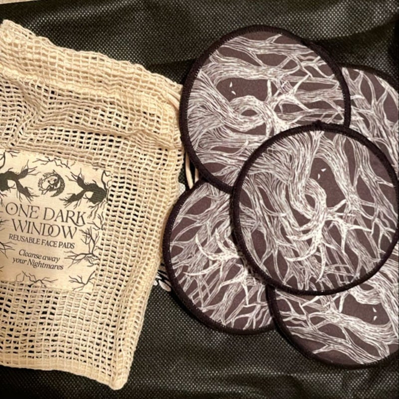 Fairyloot One Dark Window Reusable Face Pads