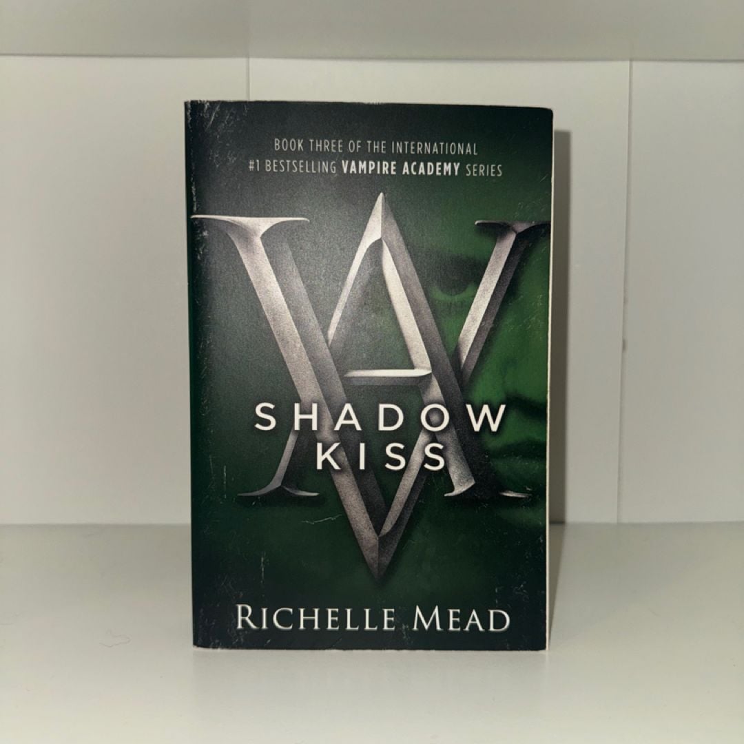 Shadow Kiss by Richelle Mead, Paperback | Pangobooks