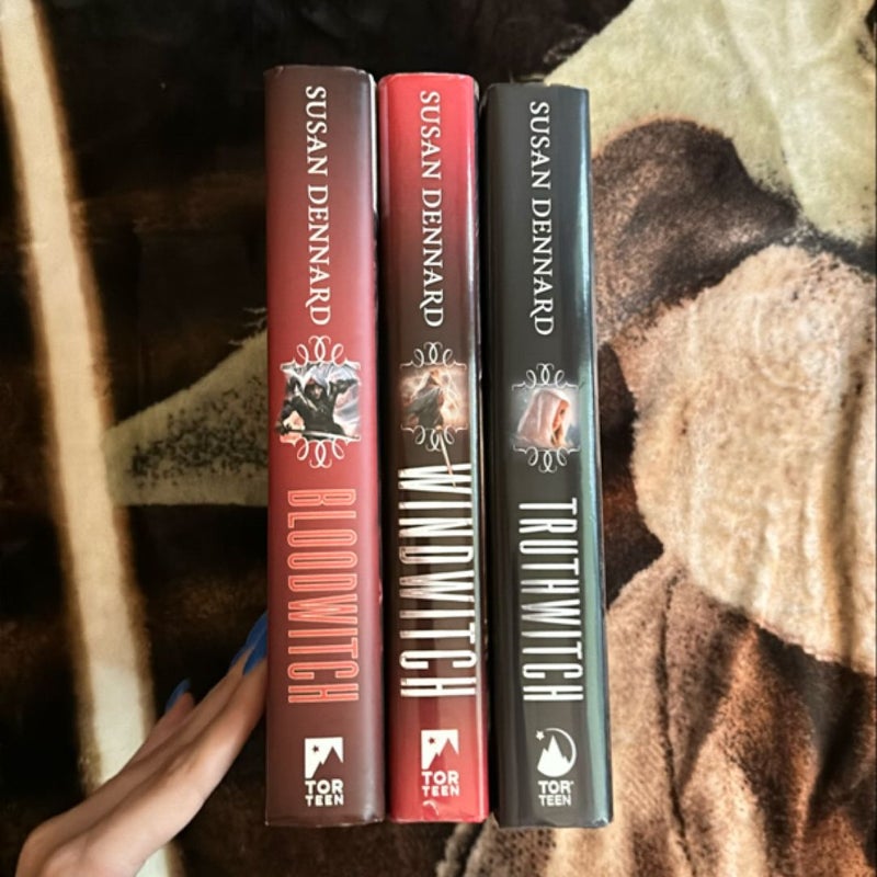 BUNDLE Witchlands / Truthwitch, Windwitch, Bloodwitch