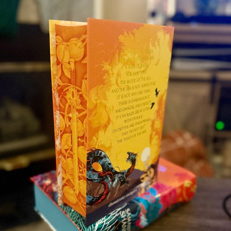 The Priory of the Orange Tree (Illumicrate Exclusive)