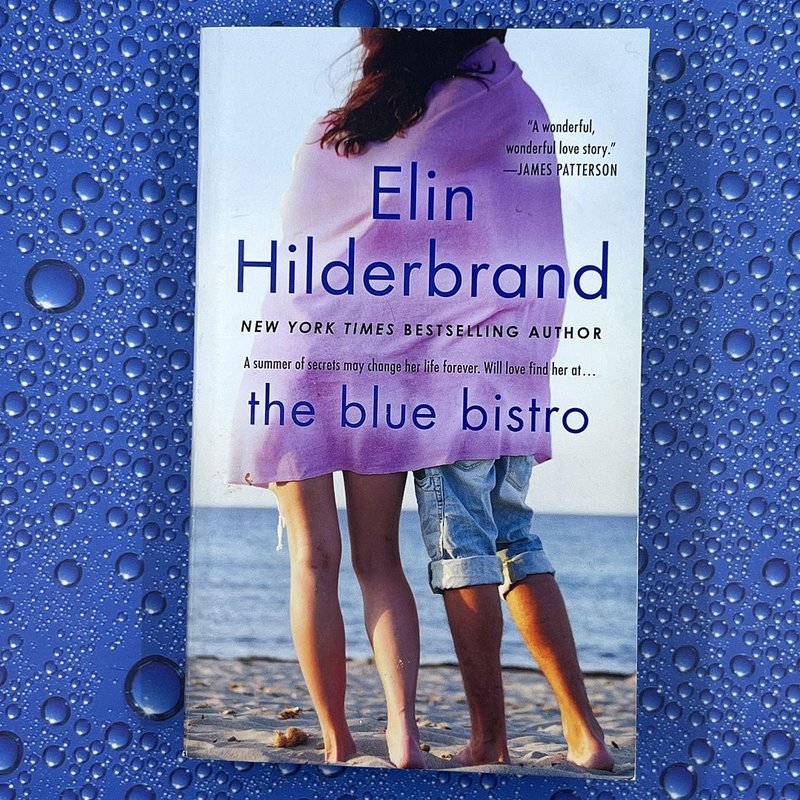 The Blue Bistro by Elin Hilderbrand, Paperback Pangobooks