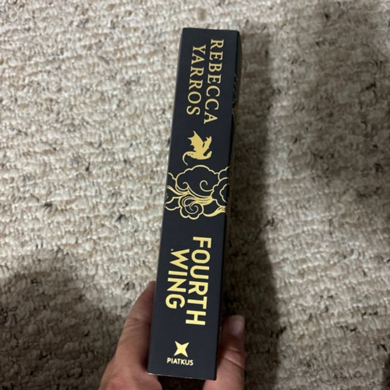 Fourth Wing uk cover rebecca yarros