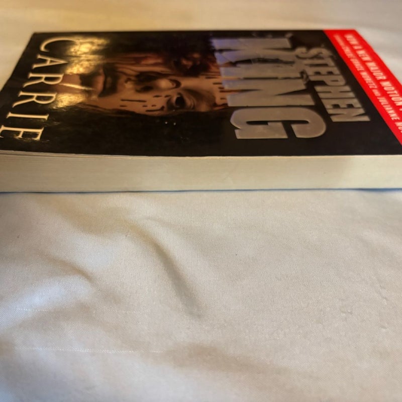 Carrie (Movie Tie-In Edition)
