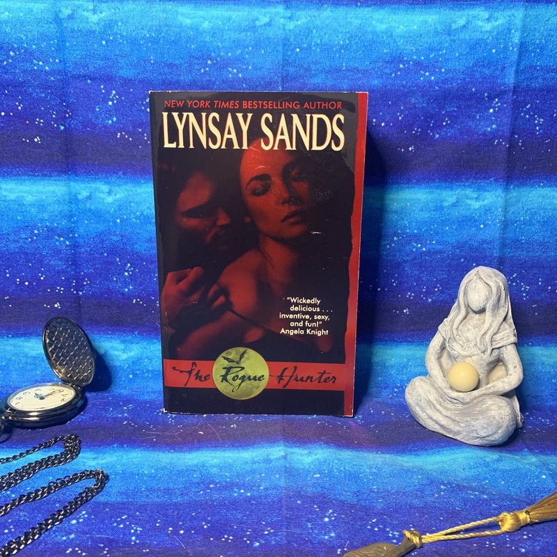 The Rogue Hunter by Lynsay Sands, Paperback | Pangobooks