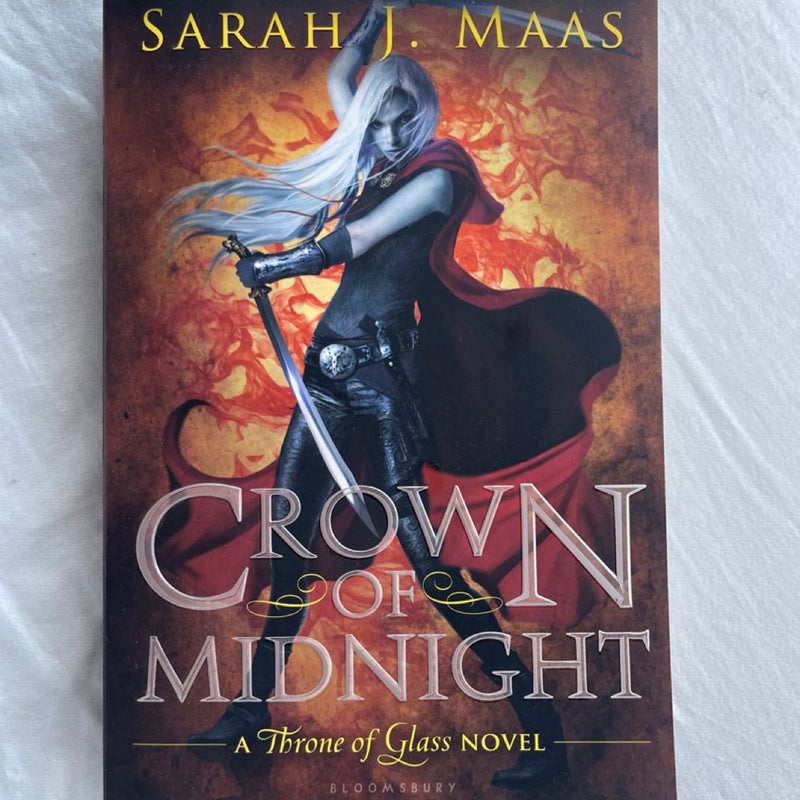 OOP (NEW) Crown of Midnight