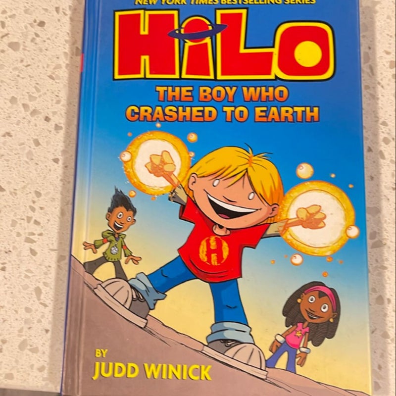 Hilo Book 1: the Boy Who Crashed to Earth