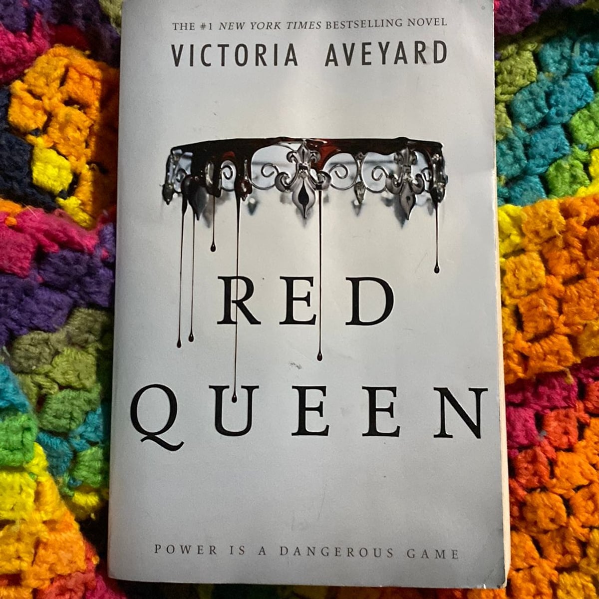 Red Queen by Victoria Aveyard, Paperback | Pangobooks