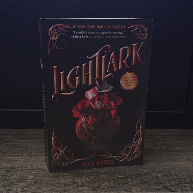 Lightlark (the Lightlark Saga Book 1)