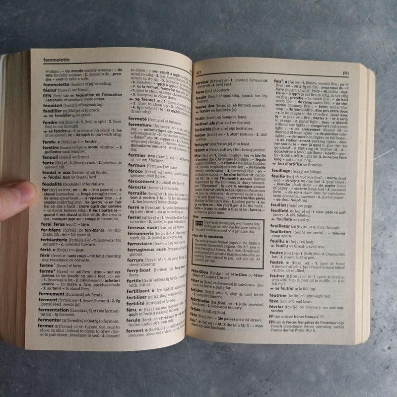 Larousse Concise French-English/English-French Dictionary