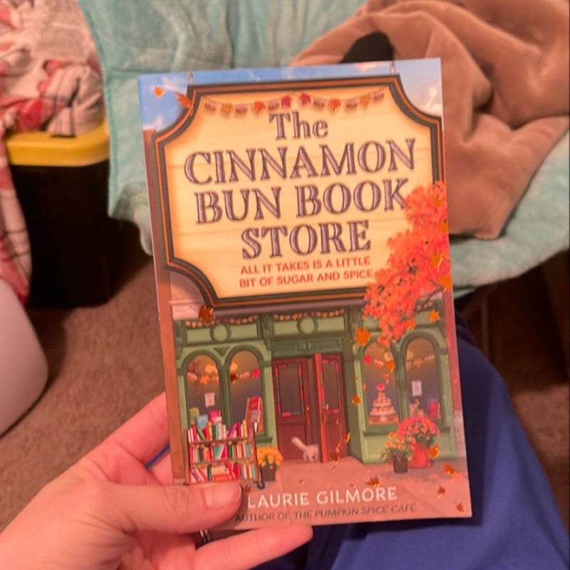 The Cinnamon Bun Book Store (Dream Harbor, Book 2)