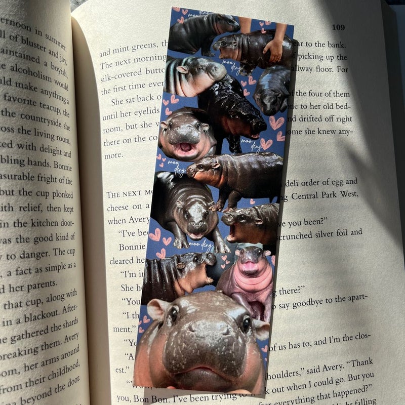 Moo Deng bookmark