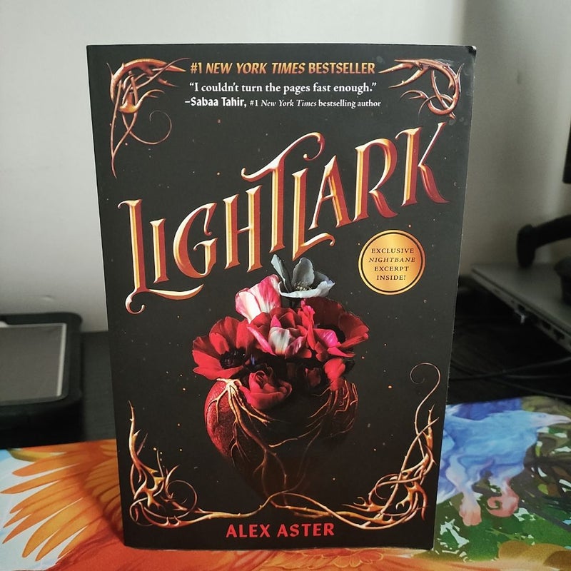 Lightlark (the Lightlark Saga Book 1)