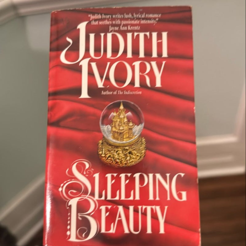 EXCELLENT - Sleeping Beauty - An Avon Romantic Treasure (ART) Clinch 