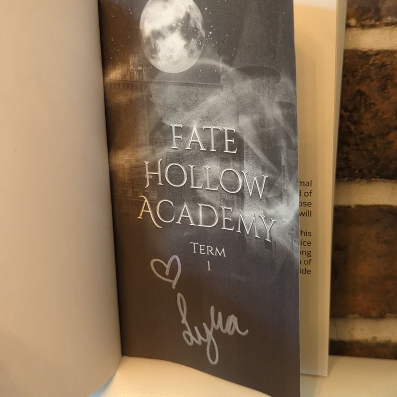Fate Hollow Academy *signed* by Lyra Winters, Paperback | Pangobooks
