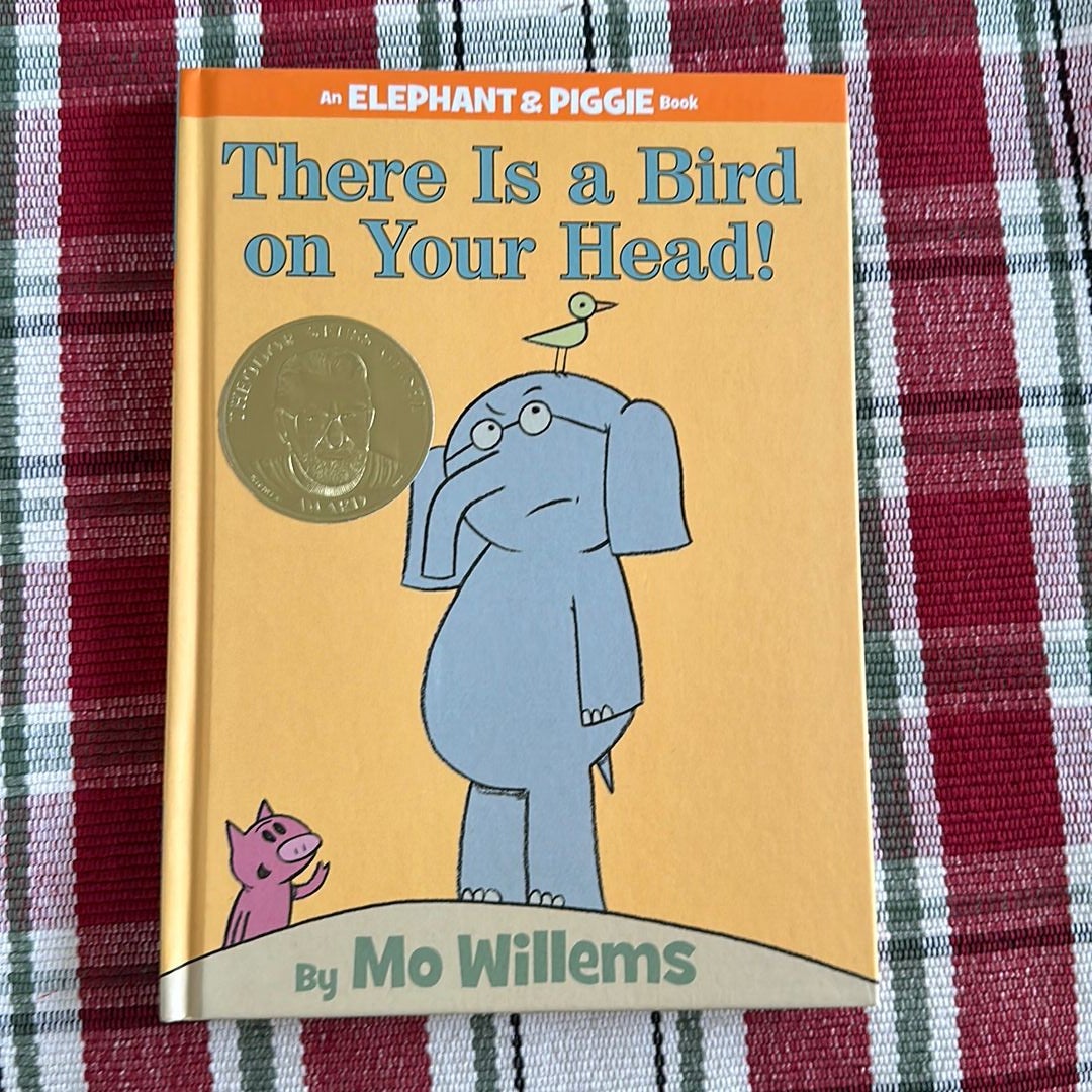 There Is a Bird on Your Head! (an Elephant and Piggie Book)