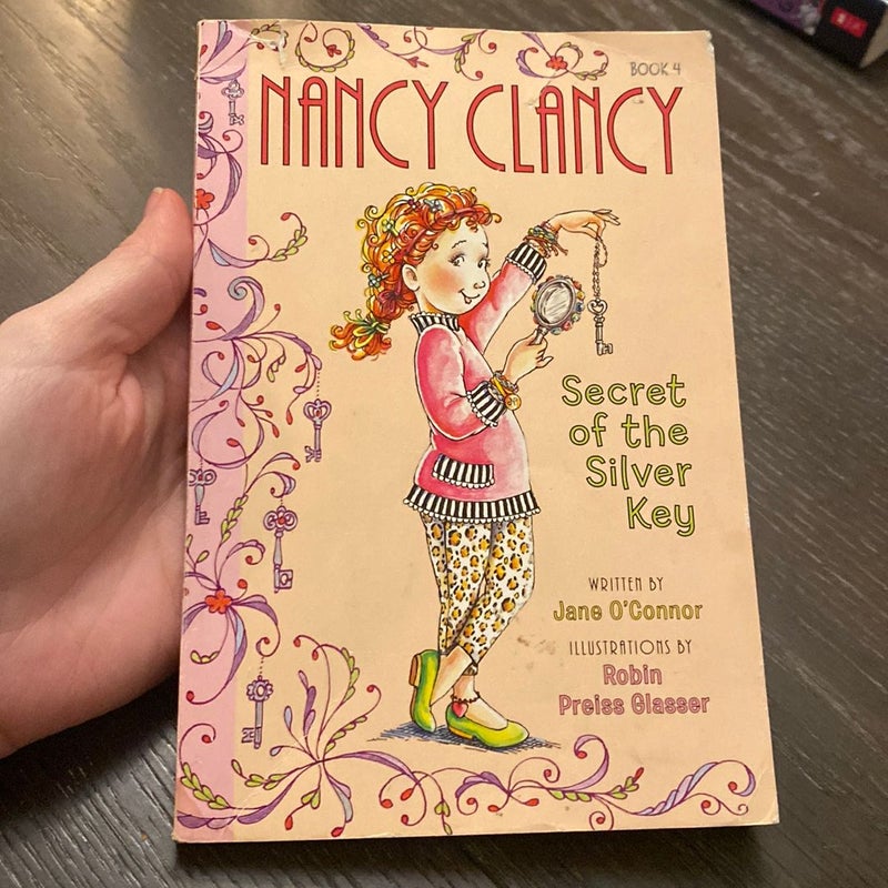 Fancy Nancy: Nancy Clancy, Secret of the Silver Key