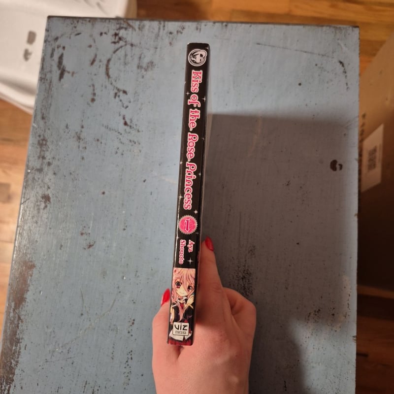 Kiss of the Rose Princess, Vol. 1