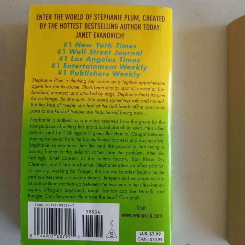 Janet Evanovich/Stephanie Plum paperbacks X 8: 6-8, 10-14