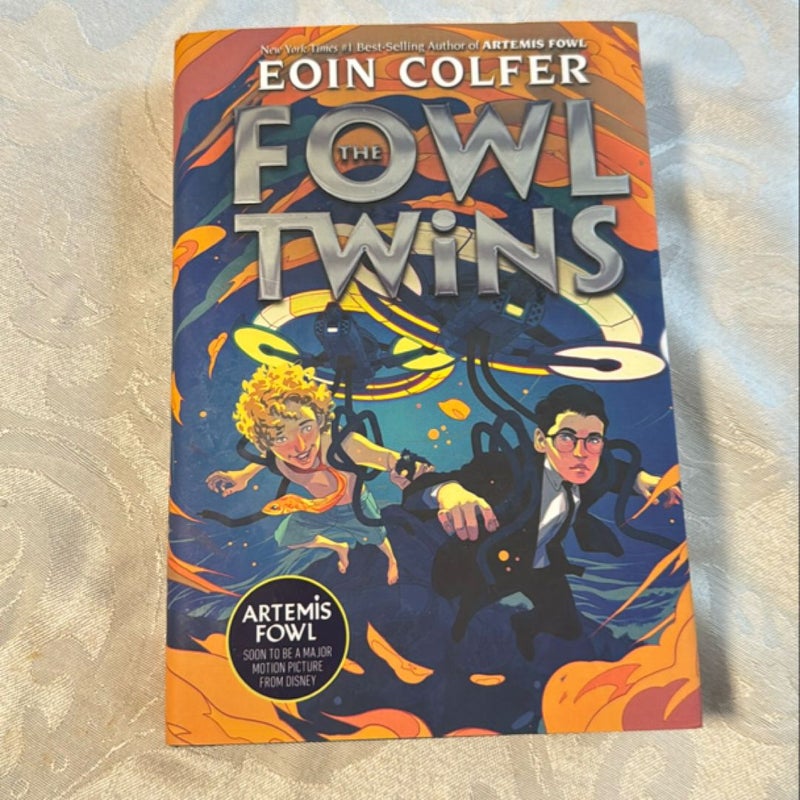 The Fowl Twins (a Fowl Twins Novel, Book 1)