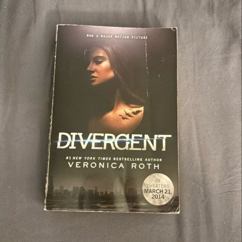 Divergent Movie Tie-In Edition