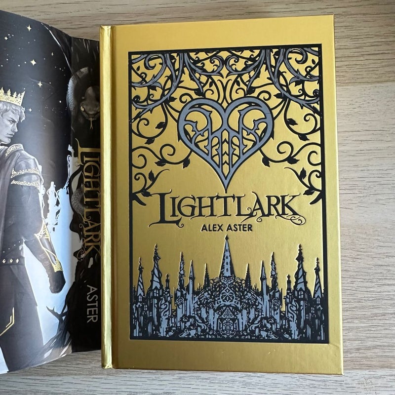 Lightlark hot Wildling Tour SIGNED and dedicated