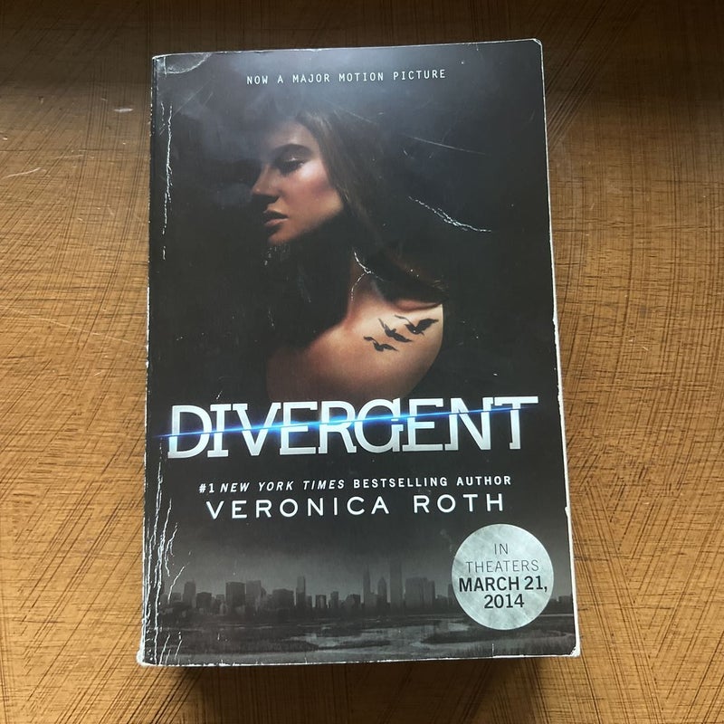 Divergent Movie Tie-In Edition