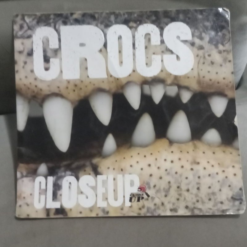 Crocs Close Up, Snakes Close Up (A Flip Book) - Softcover