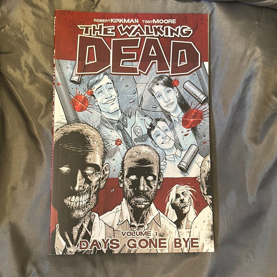  The Walking Dead, Vol. 1: Days Gone Bye: 9781582406725: Robert  Kirkman, Tony Moore: Books