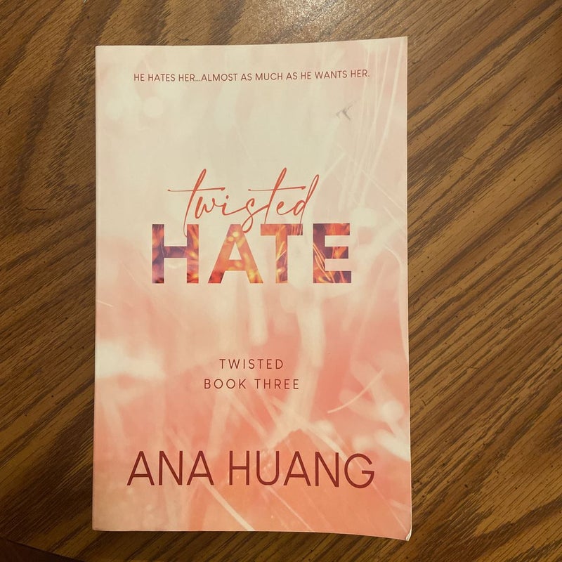  Twisted Hate (Twisted, 3): 9781728274881: Huang, Ana