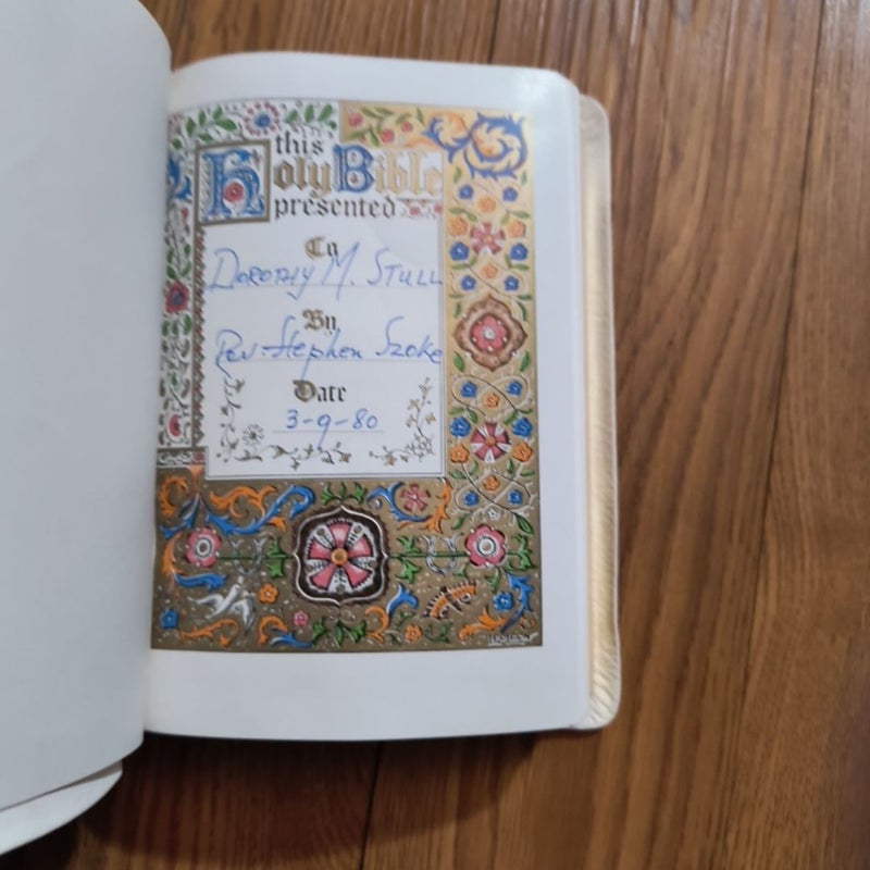 White leatherlike holy bible concordance rsv