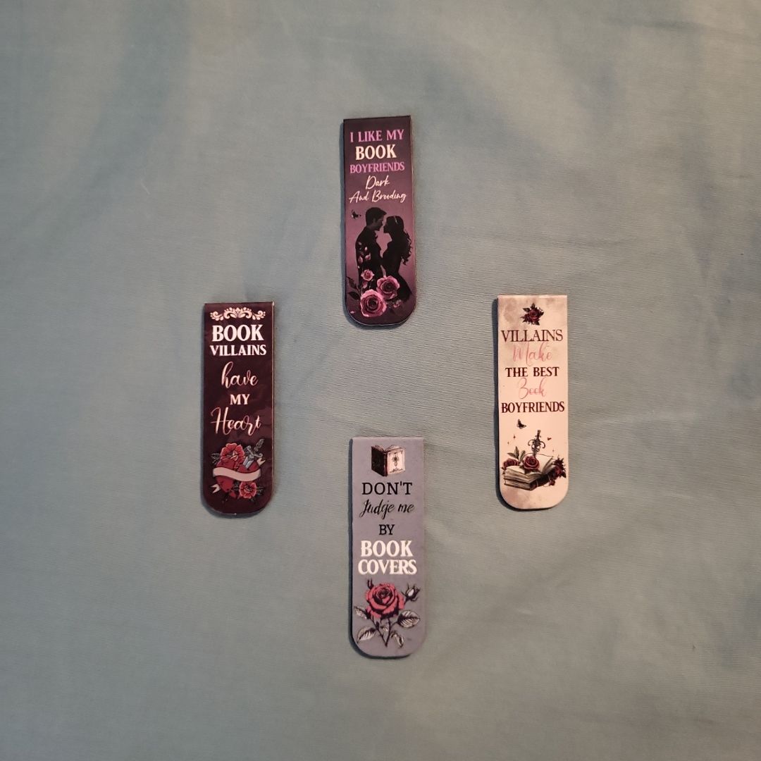 Small magnetic book marks (4)