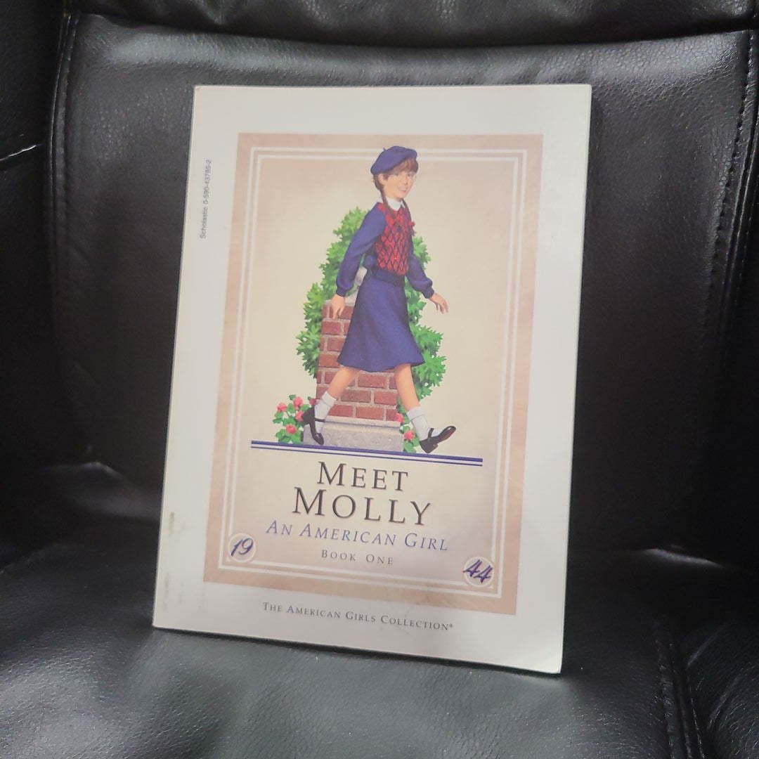 Meet Molly : an American Girl : 1944