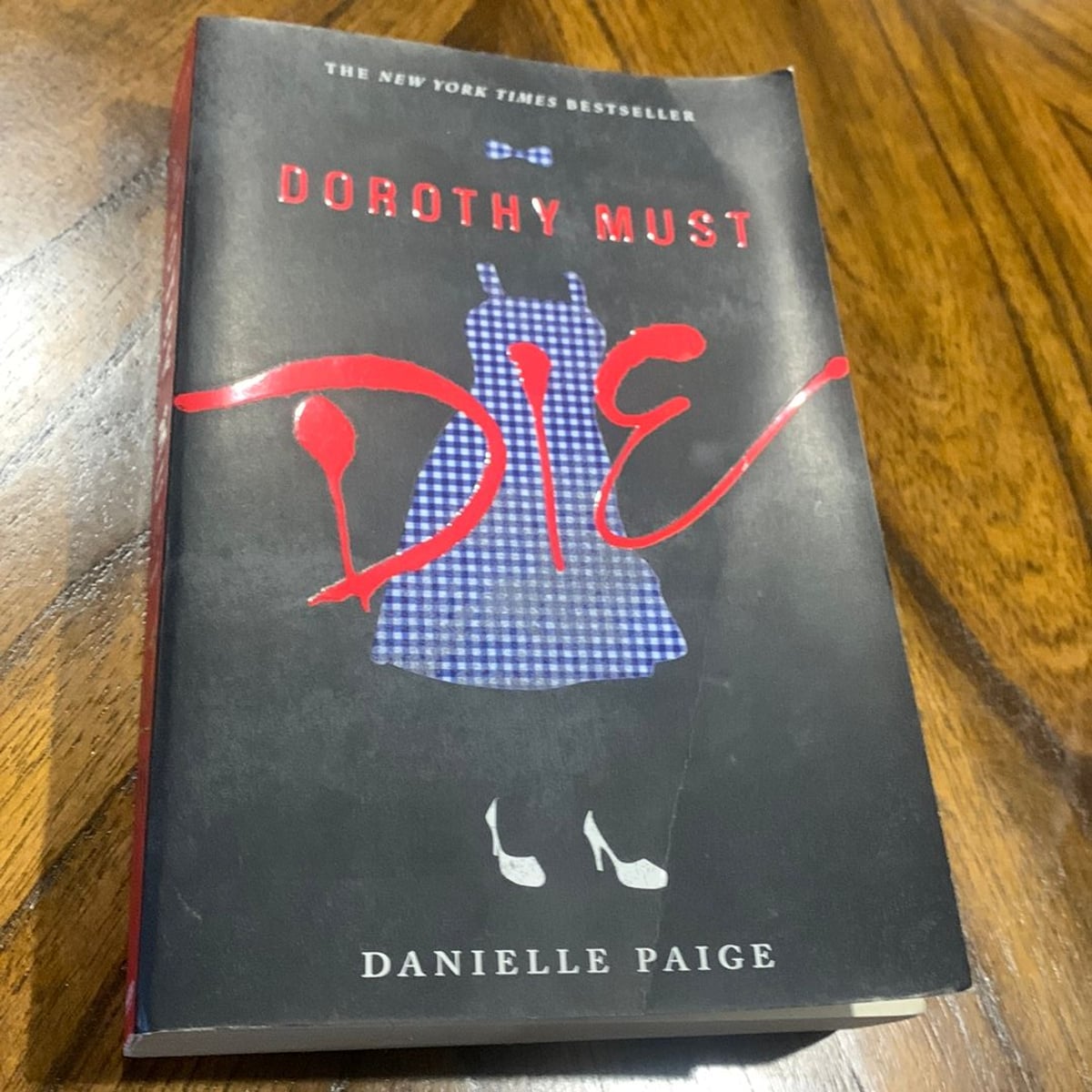Dorothy Must Die by Danielle Paige, Paperback Pangobooks