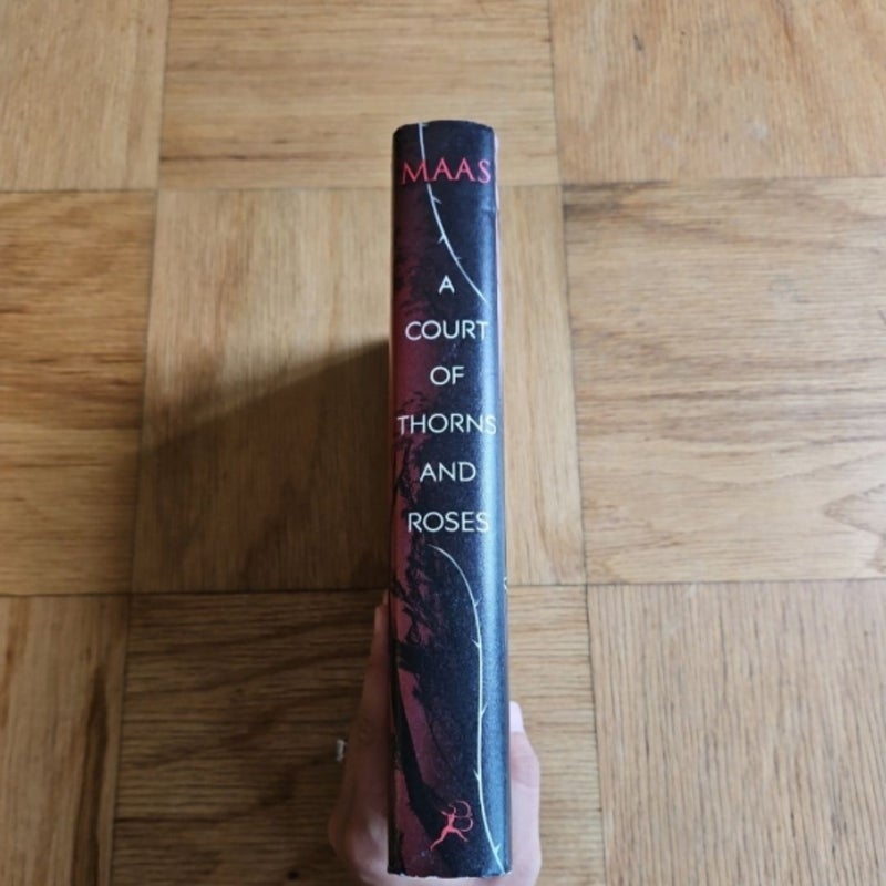 SIGNED FIRST EDITION A Court of Thorns and Roses