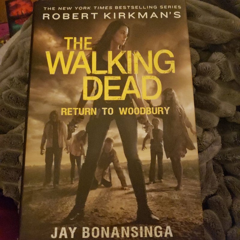 Robert Kirkman's the Walking Dead: Return to Woodbury