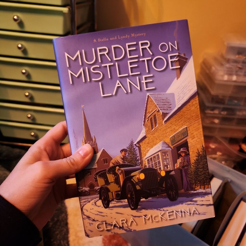 Murder on Mistletoe Lane