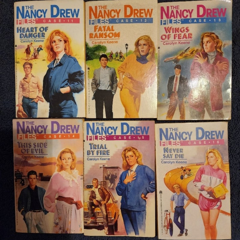 12 Vintage Nancy Drew Books