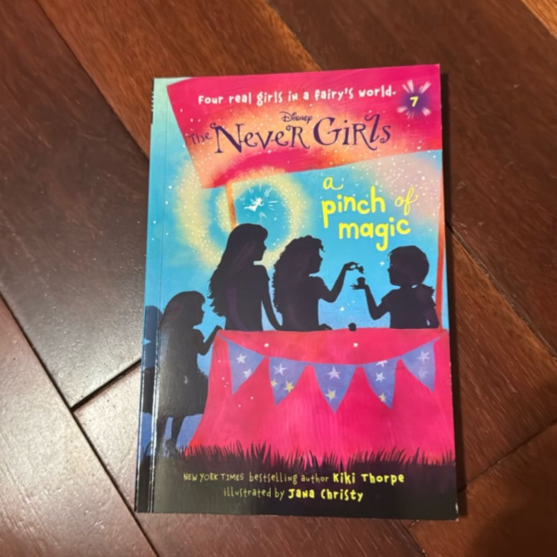 Never Girls #7: a Pinch of Magic (Disney: the Never Girls)