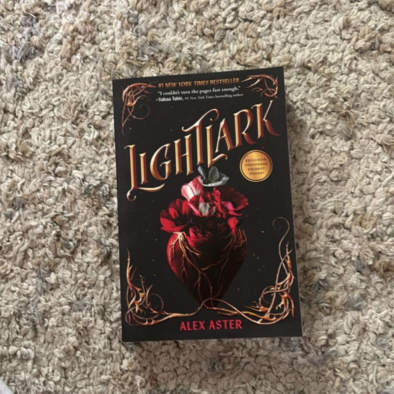 Lightlark (the Lightlark Saga Book 1)