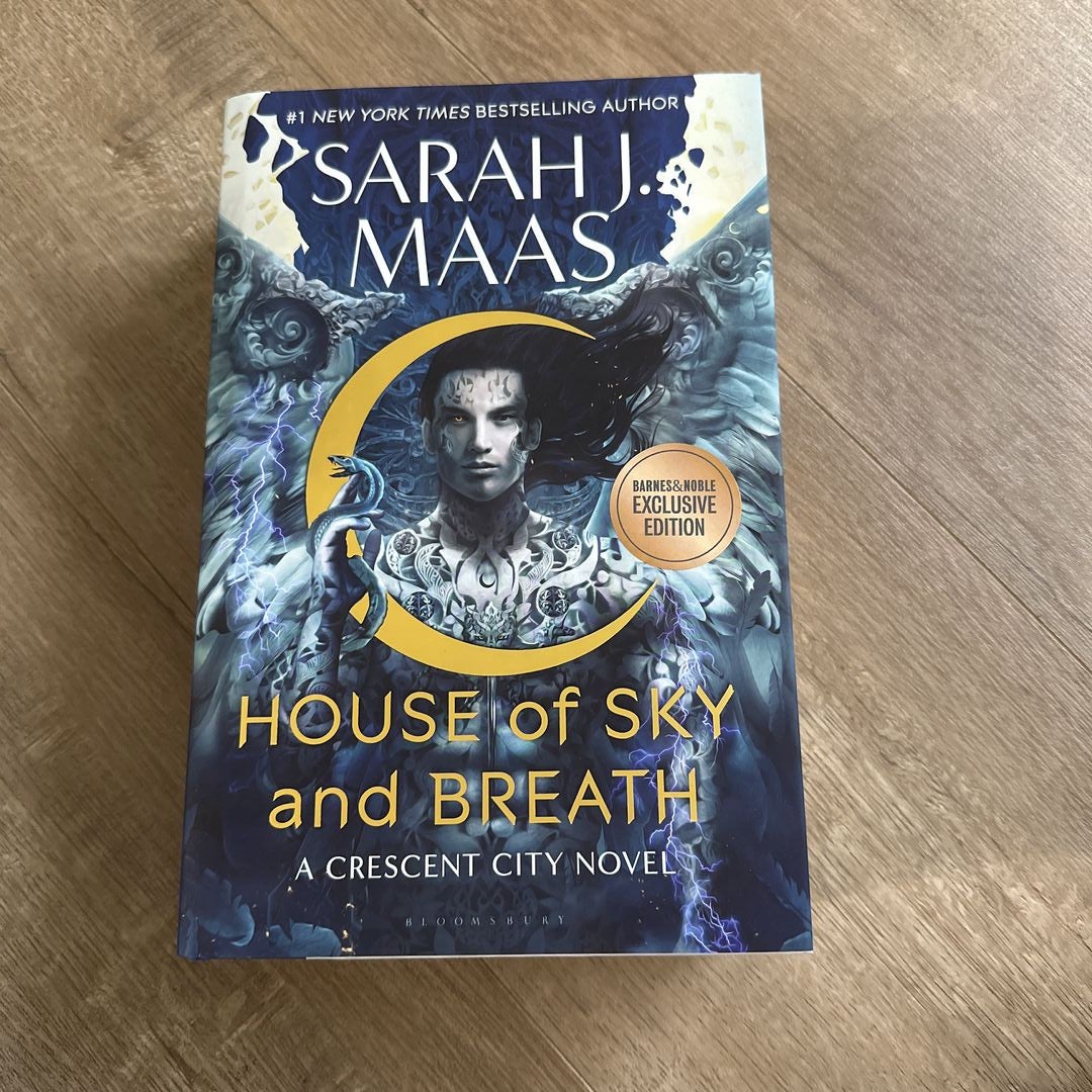 House of Sky and Breath (B&N Exclusive Edition) (Crescent City