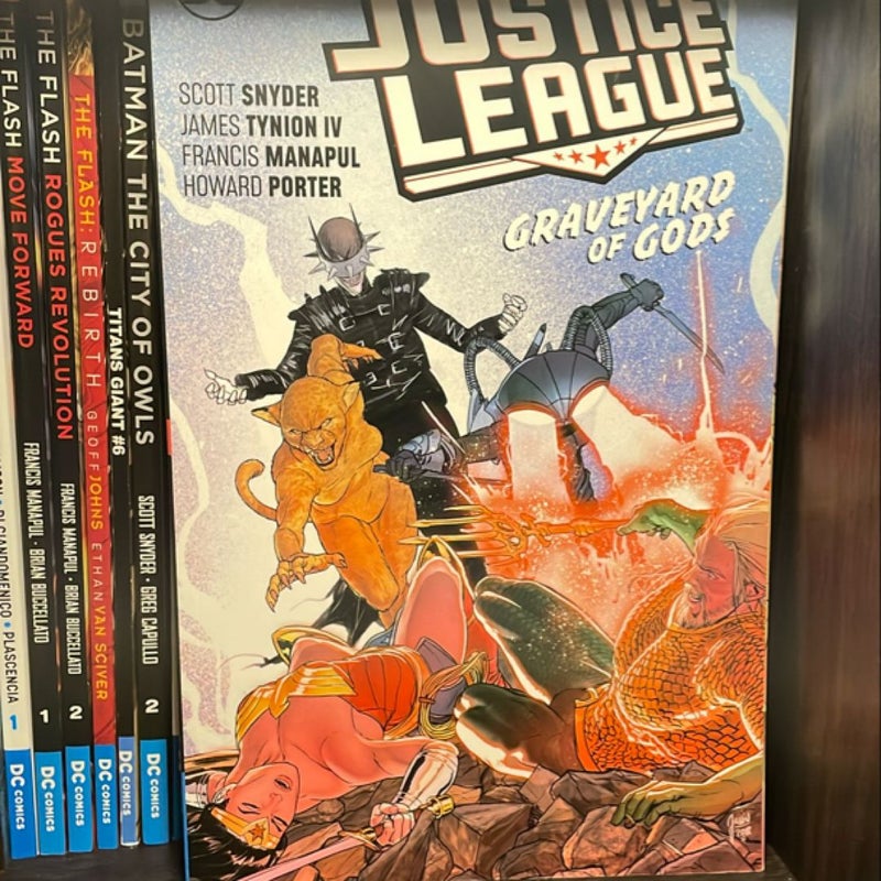 Justice League Vol. 2: Graveyard of Gods