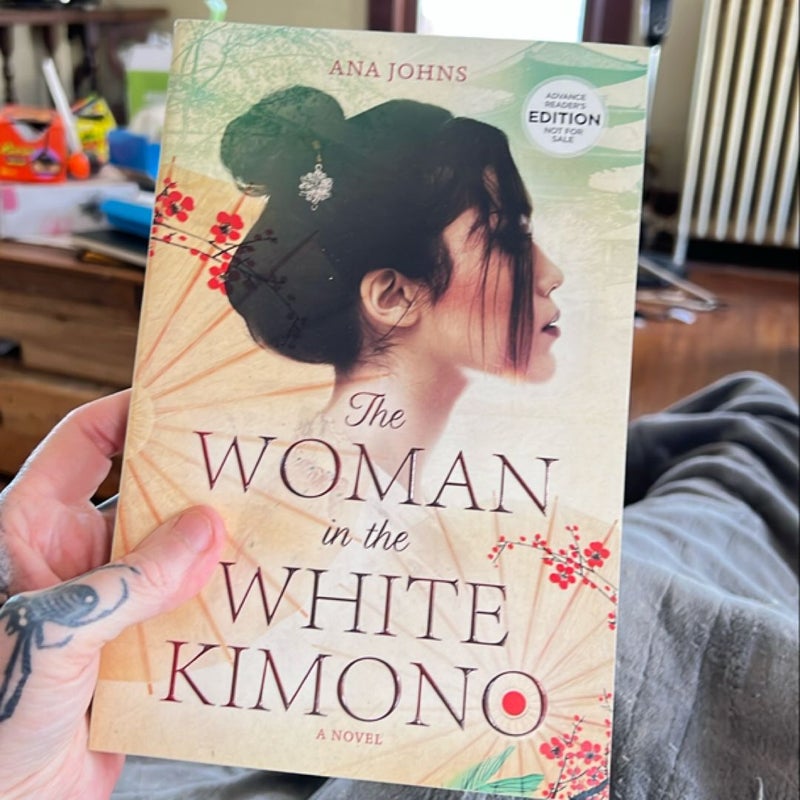 The Woman in the White Kimono