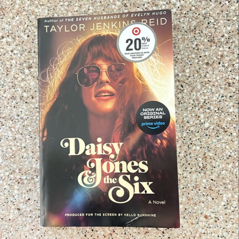 Daisy Jones and the Six (TV Tie-In Edition)