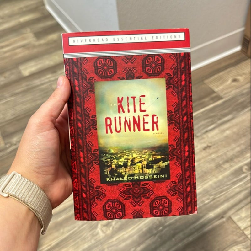 The Kite Runner (Essential Edition)